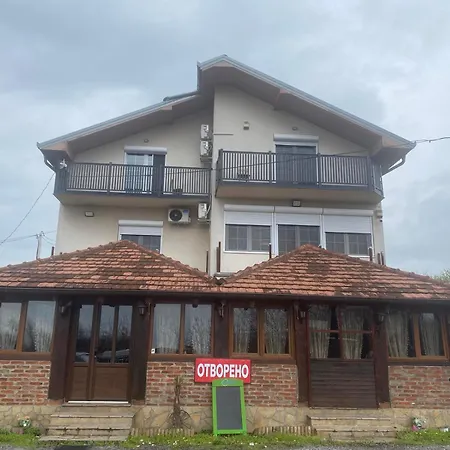 アパート Amon Meljak